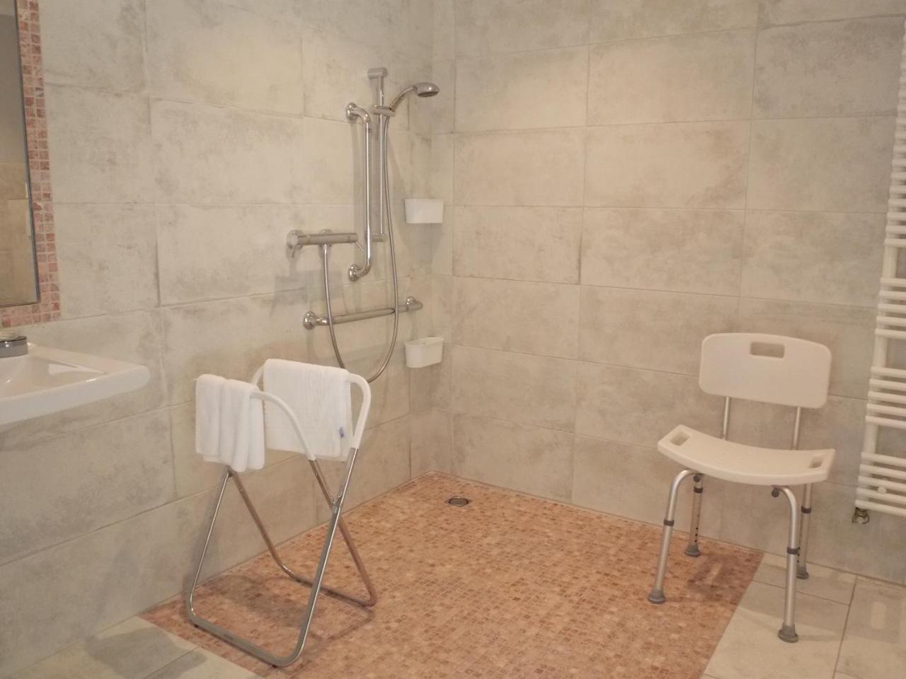 فندق Au Relais Provencal Bagnols-en-Forêt المظهر الخارجي الصورة